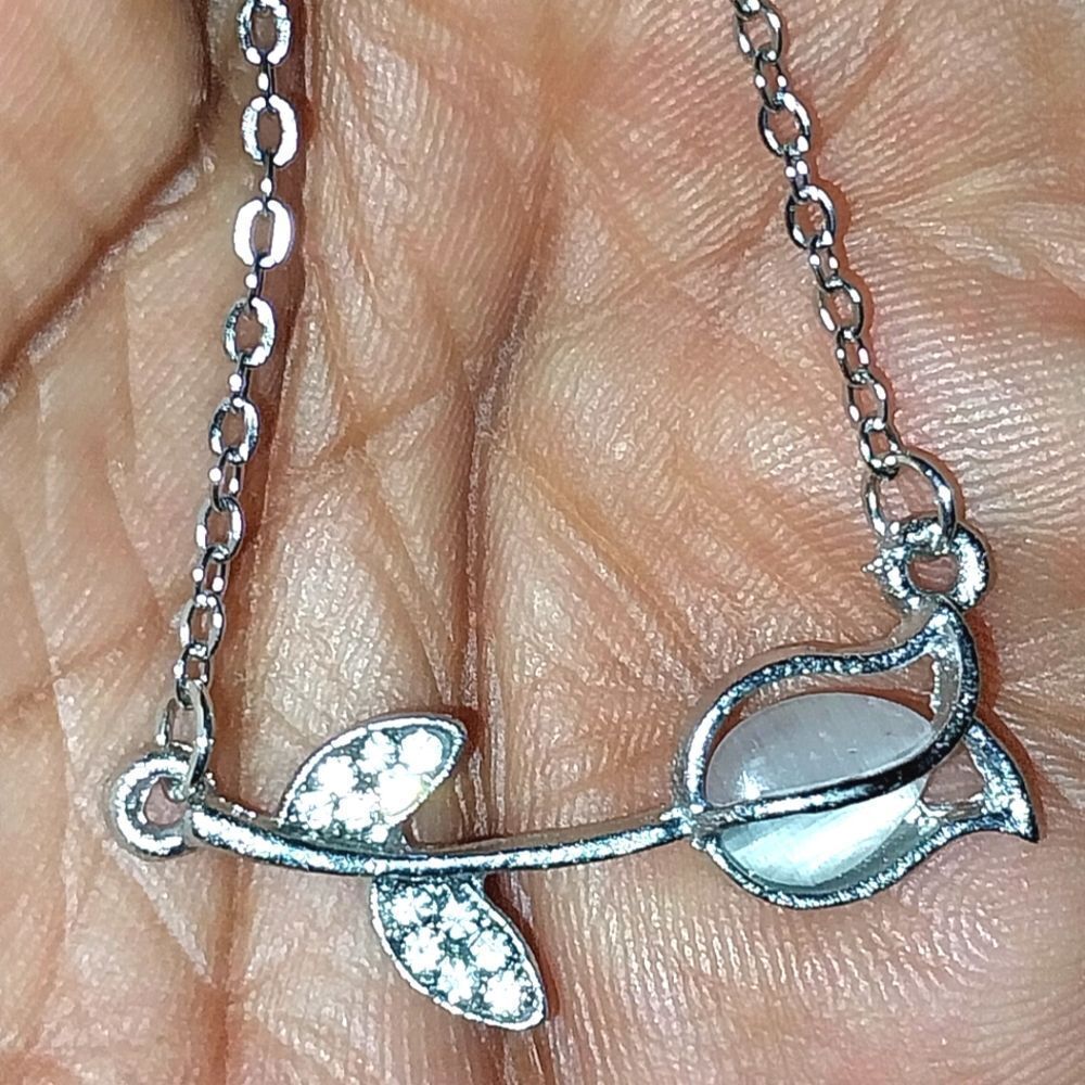 Elegant vintage pendant necklace for women and girls